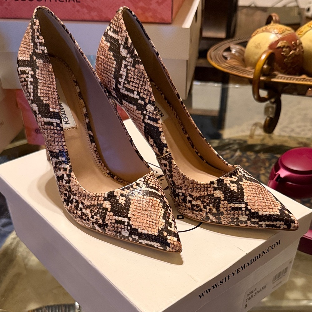 Steve Madden Vala Tan Snake Pointed Toe Stiletto Heels – Size 8 – NIB